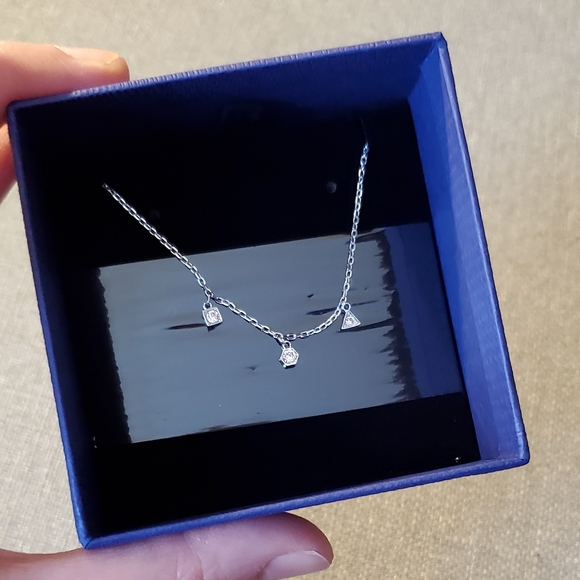 NEW! Minimalist SWAROVSKI Trio Crystal Pendants Rhodium-Plated Necklace - Picture 7 of 9